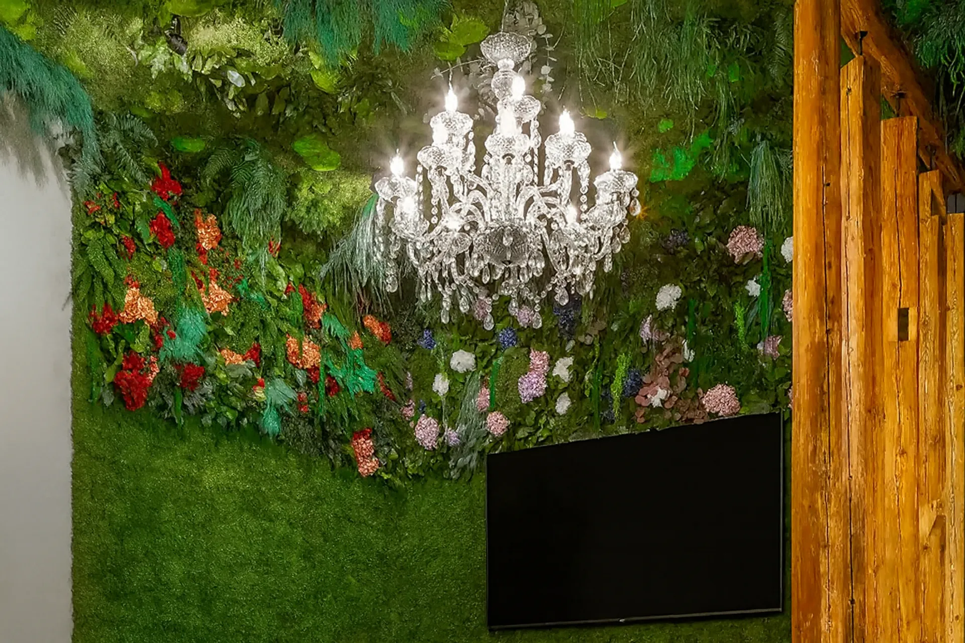 Botanical Sky : élégante végétalisation de plafond, showroom — Végétalisation de plafond par MOOSMOOS