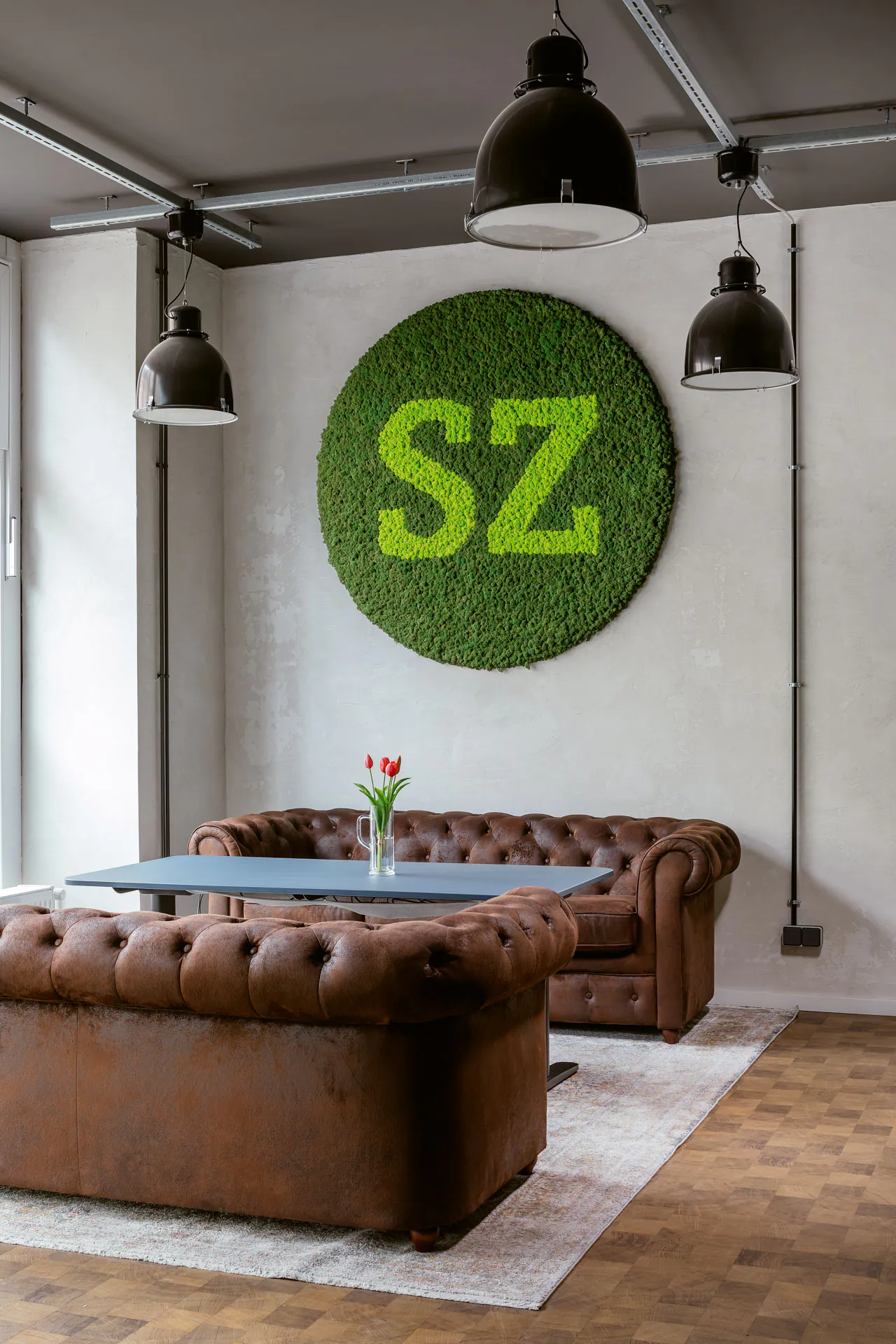Logo en mousse : showroom, bureau, style moderne — Logo en mousse par MOOSMOOS
