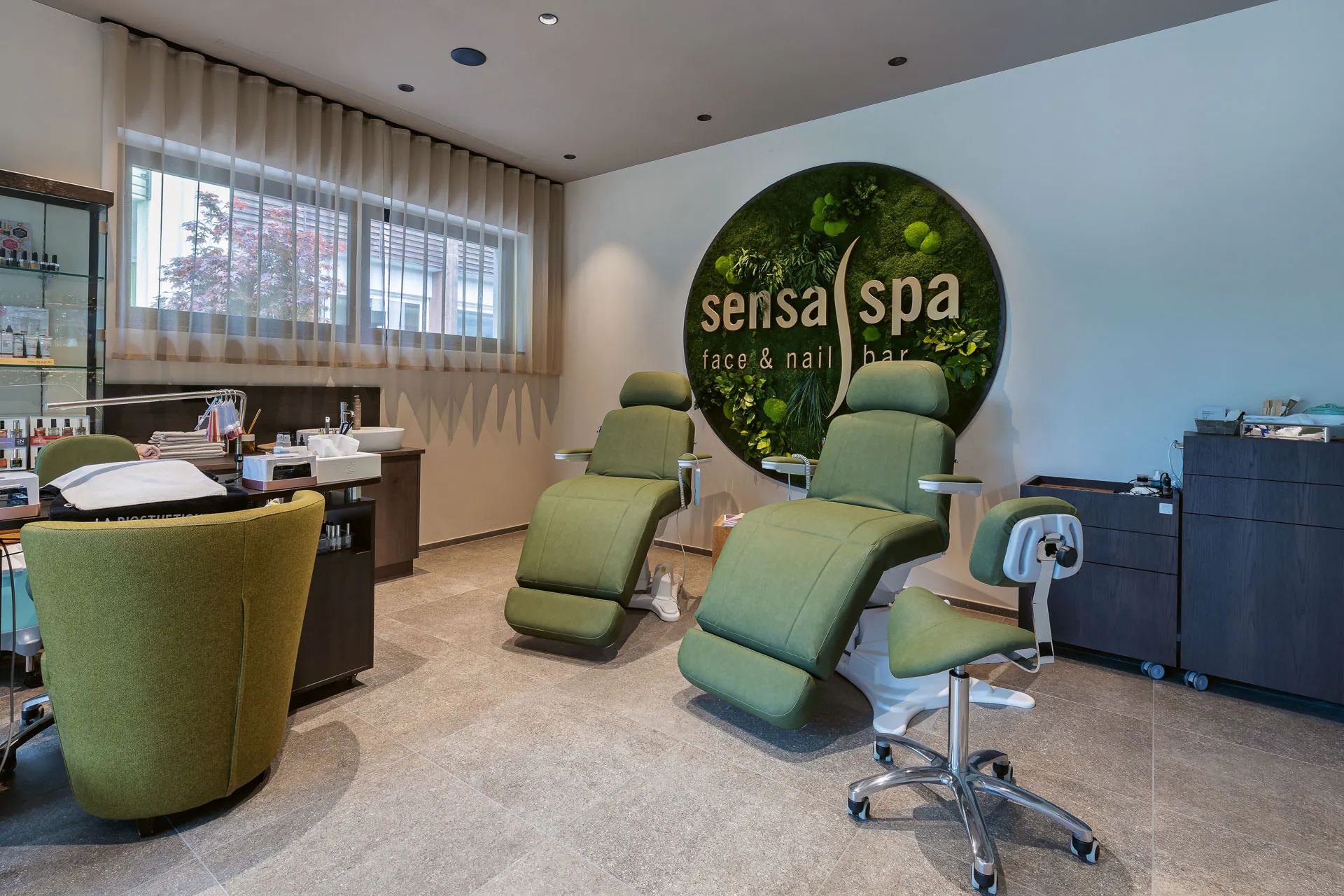 Logo à l’accueil du spa · Bien-être