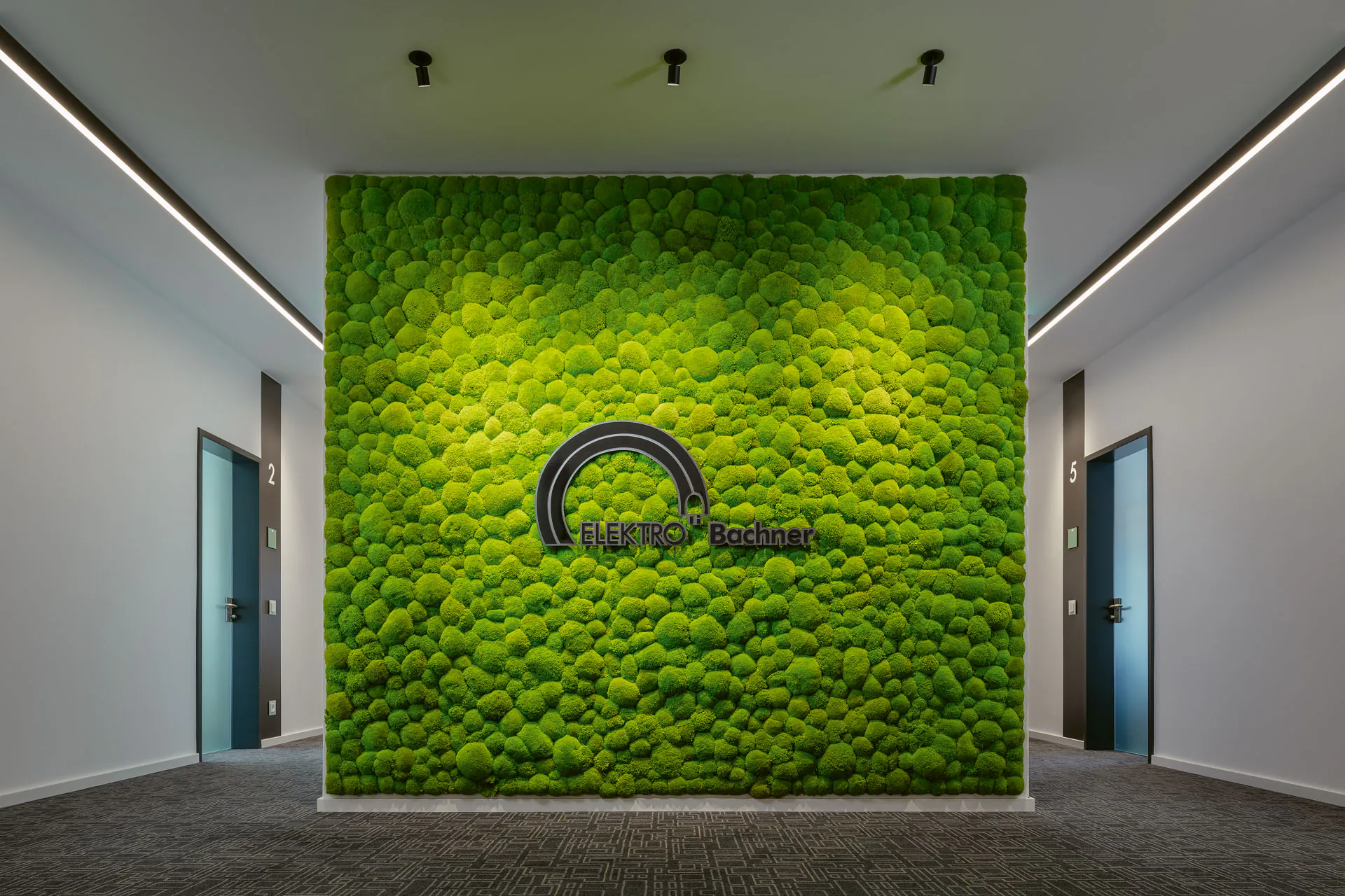 Cloison avec logo — Cloison · Showroom