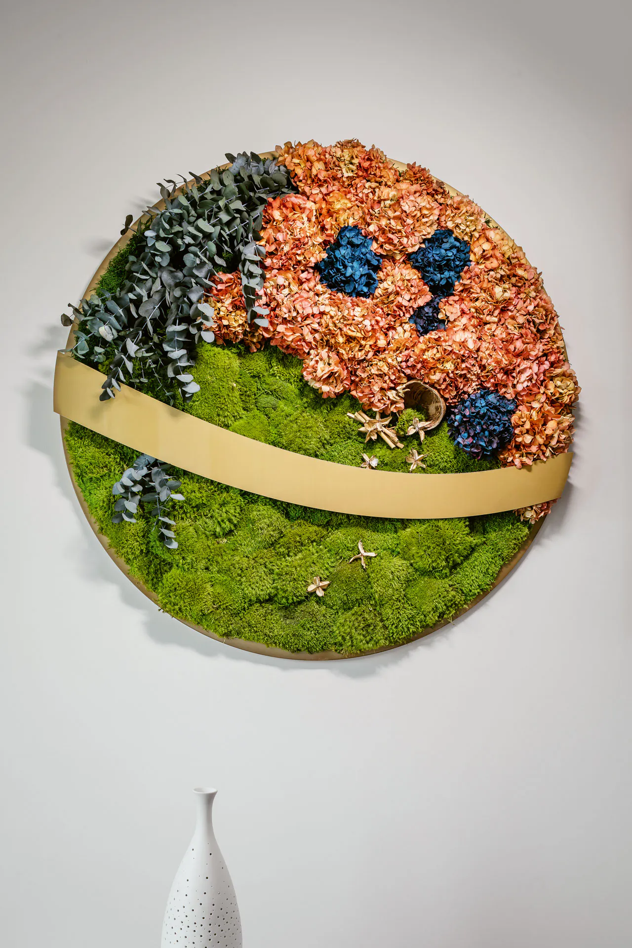 Tableau en mousse — La planète Terre, objet d’art réalisé à partir de mousse conservée
