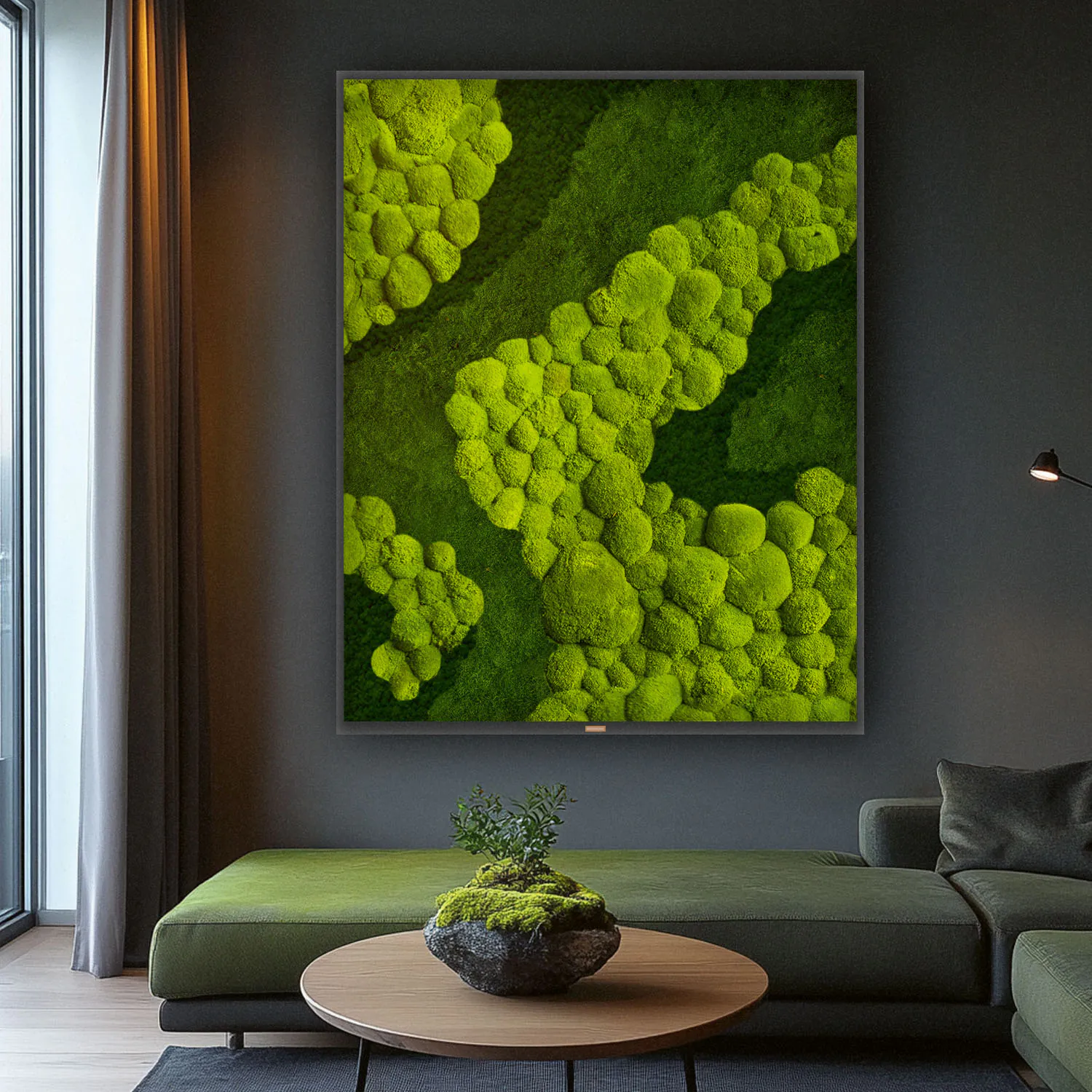 Tableau en mousse encadré au-dessus du canapé d’un salon moderne