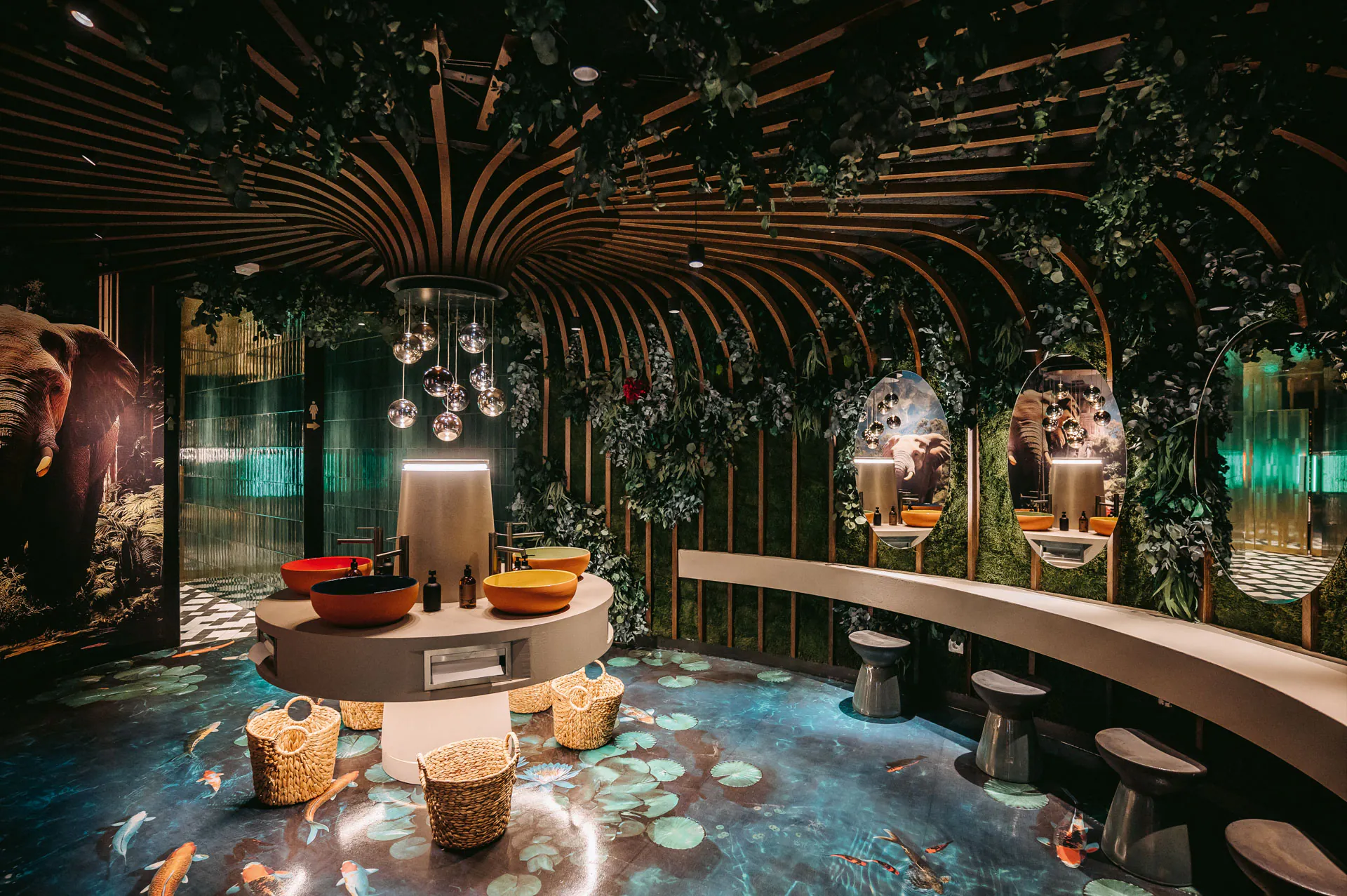 Botanical Sky — Un plafond « jungle » au-dessus d’un restaurant