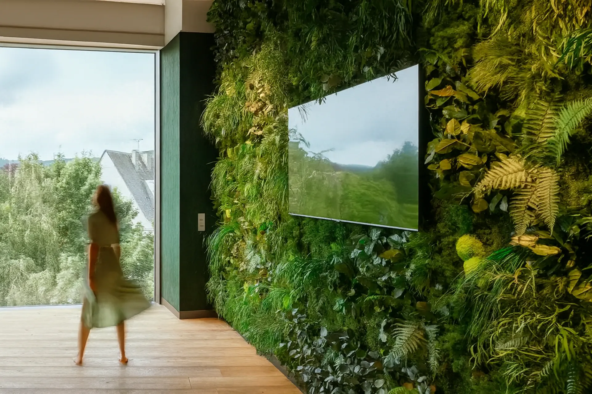 Exposition « Botanical Sky Moderne » : un plafond vert — végétalisation de plafond par MOOSMOOS