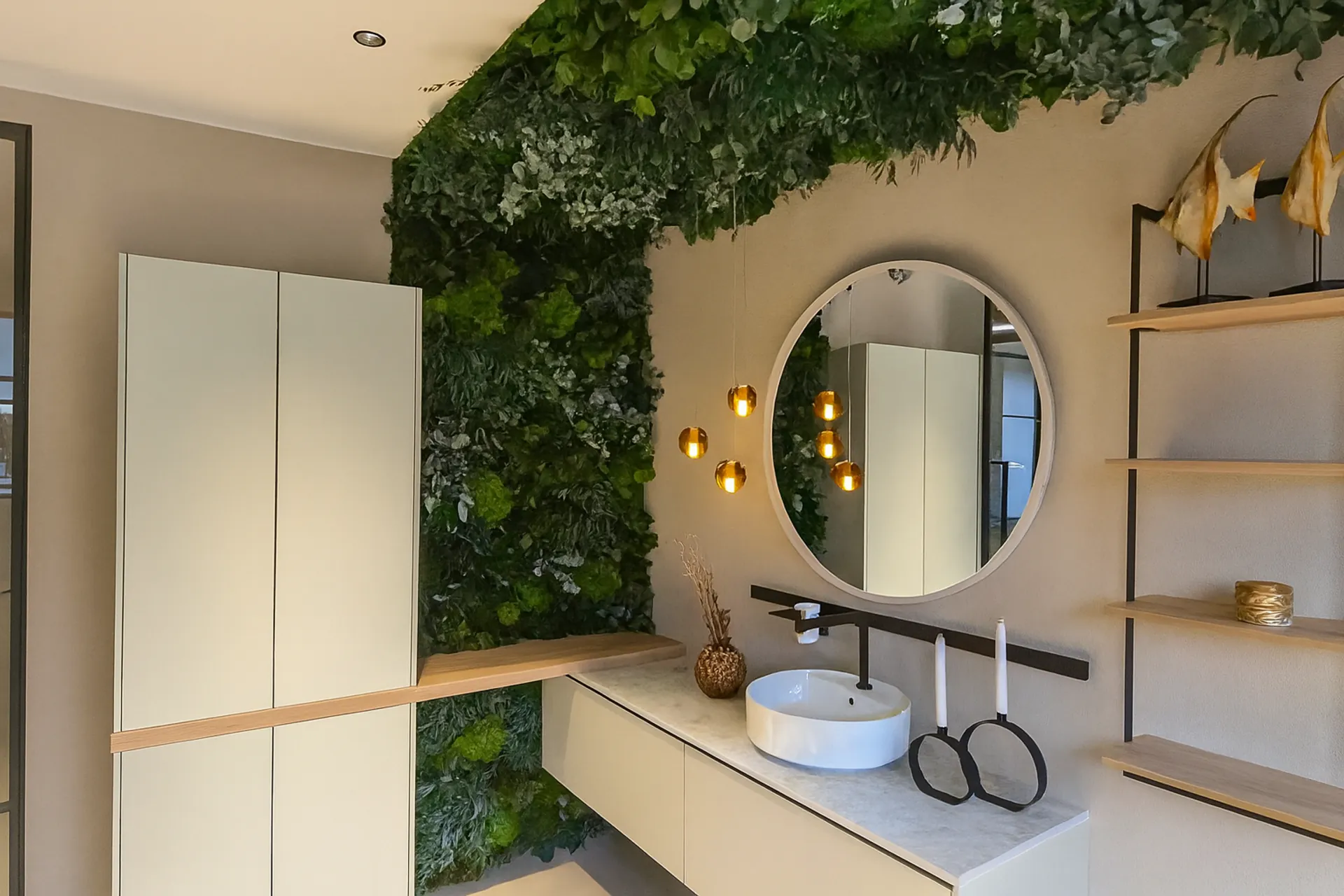 Salle d’exposition « plafond en mousse » : salles de bains modernes — Végétalisation des plafonds par MOOSMOOS