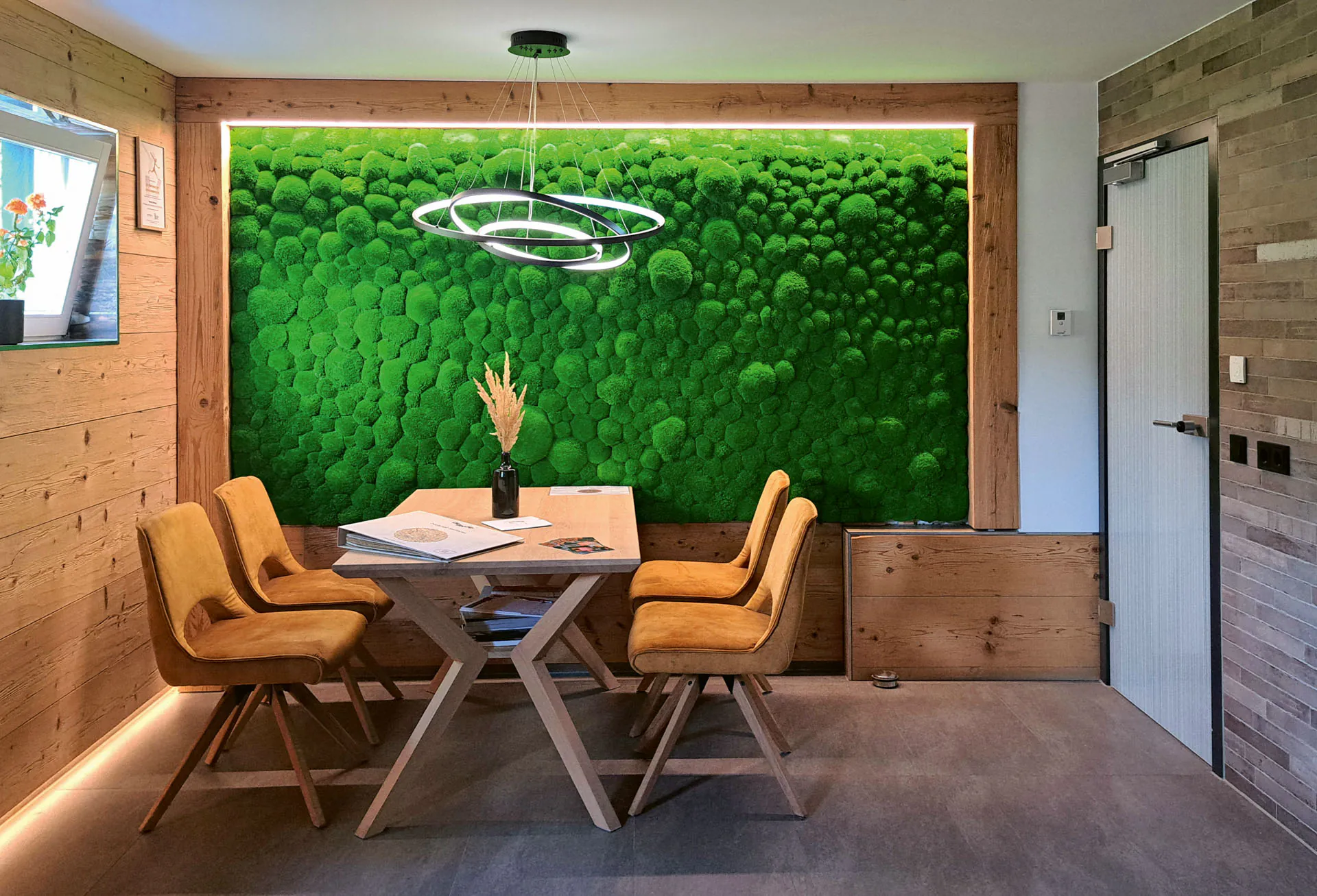 Mur en mousse dans une salle de réunion — Aménagement végétal mural par MOOSMOOS