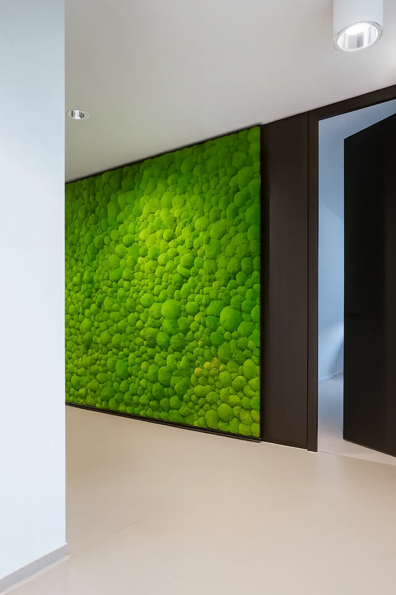 Mur en mousse : espace de bureau moderne — végétalisation murale par MOOSMOOS