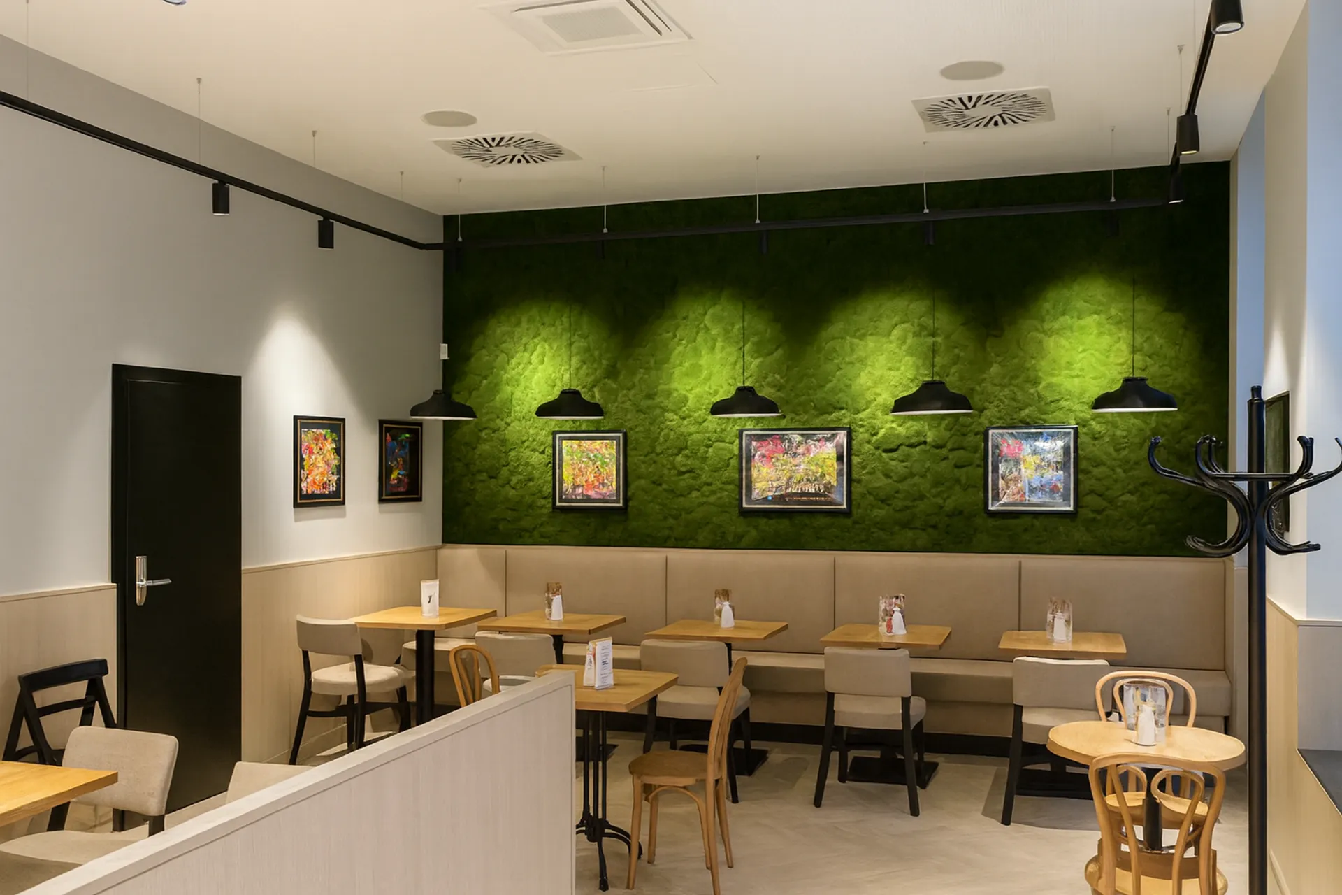 Restaurant mur en mousse : gastronomie moderne — mur végétal par MOOSMOOS