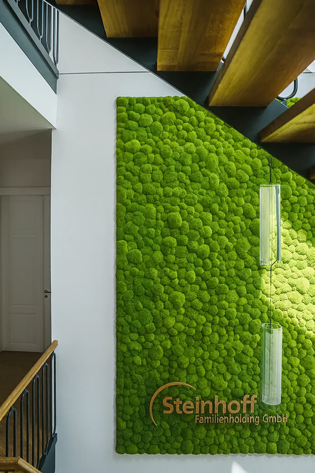 Mur en mousse Steinhoff, réception du bureau — Aménagement végétal mural par MOOSMOOS