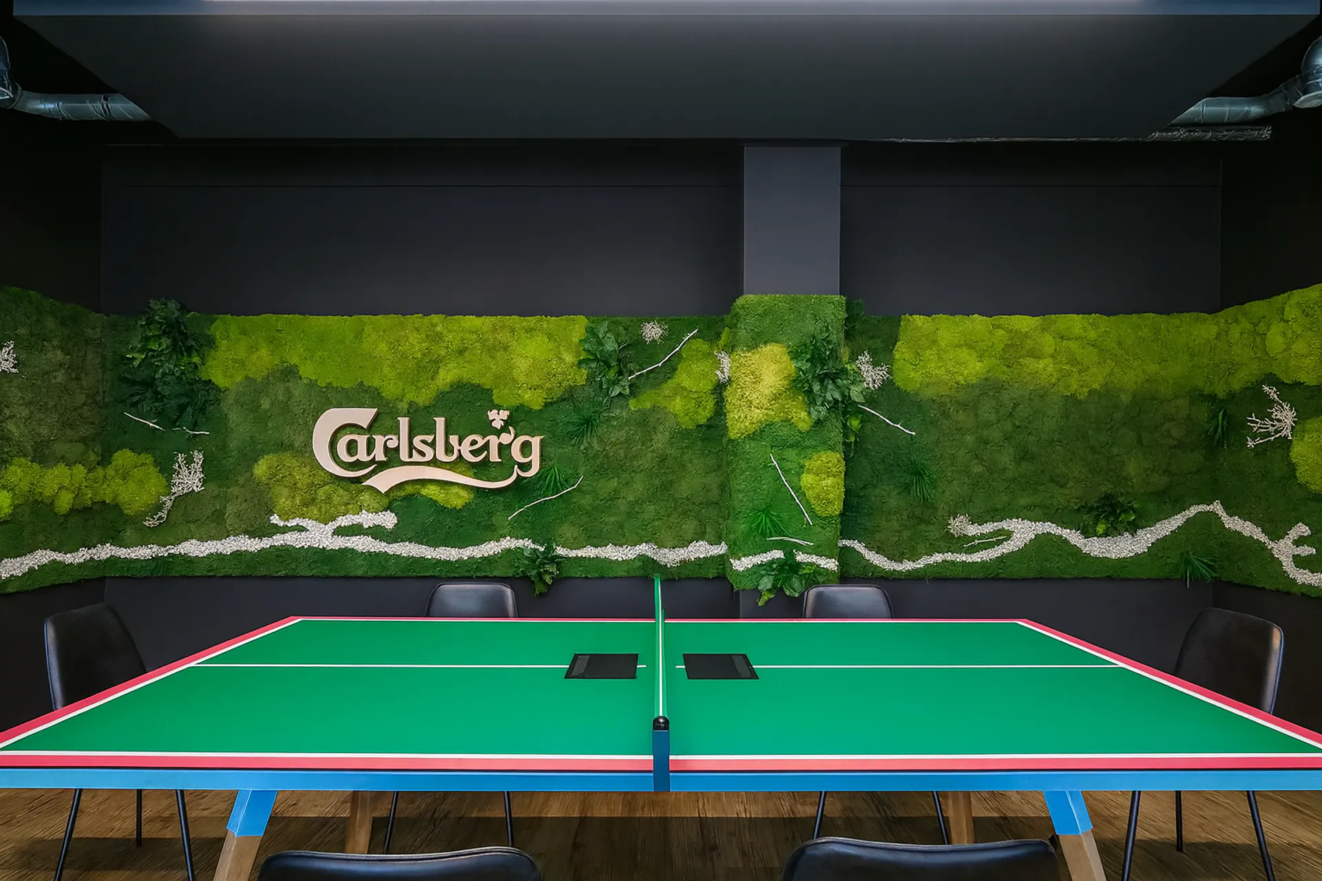 Logo en mousse « Carlsberg » pour salle de réunion — Logo en mousse de MOOSMOOS