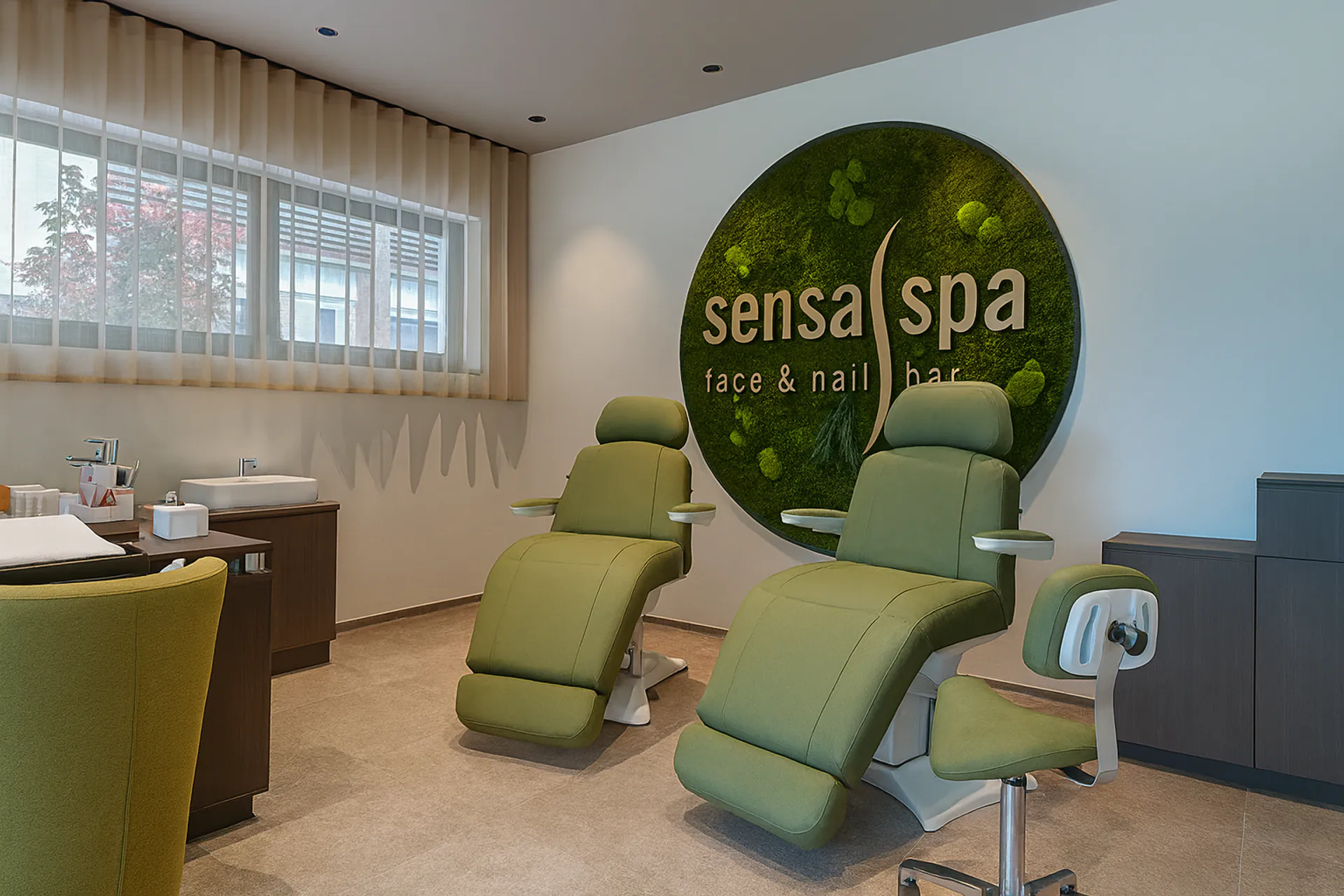 Logo de la réception du Moos Spa — Logo en mousse de MOOSMOOS