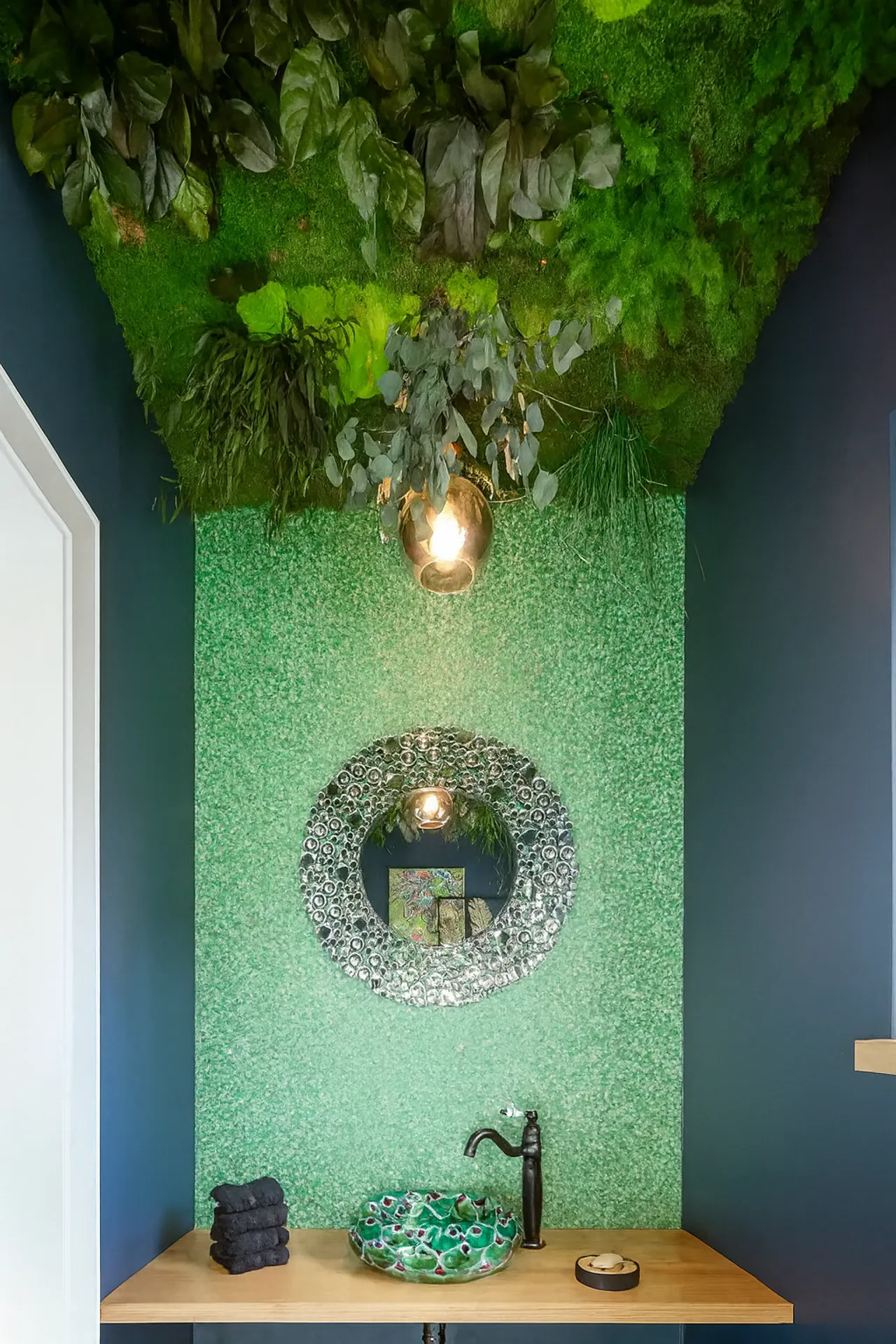 Réception d’un cabinet médical avec plafond en mousse — Plafond moderne — Végétalisation de plafond par MOOSMOOS