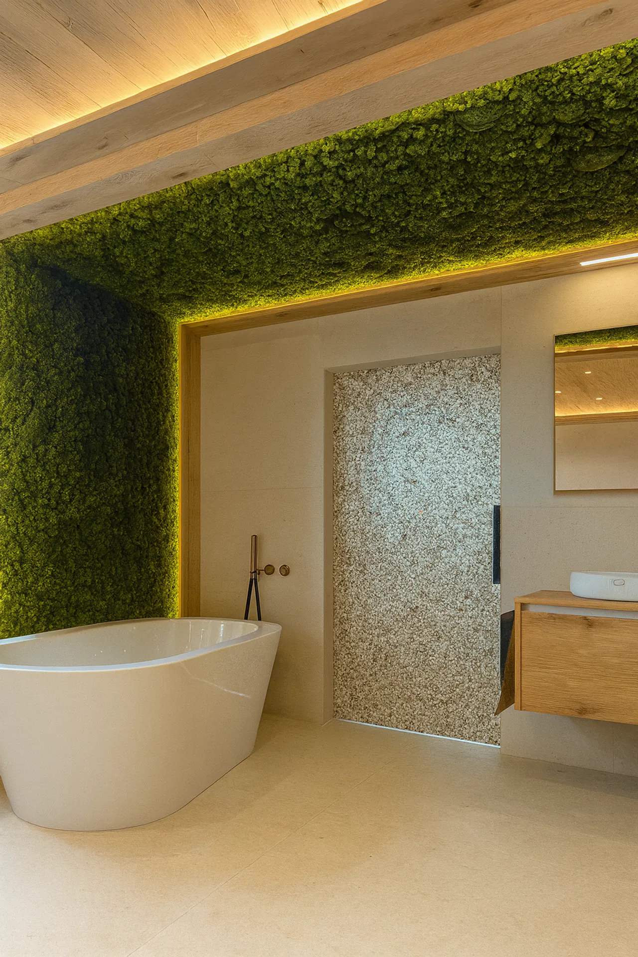 Plafond en mousse pour salle de bains bien-être et spa — Aménagement végétalisé de plafond par MOOSMOOS