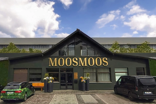 Le showroom Head situé à la manufacture MOOSMOOS à Oppach, avec son plafond « jungle » et ses murs en mousse